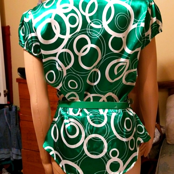 ⚔Silky printed faux wrap top S⚔ - Picture 5 of 7